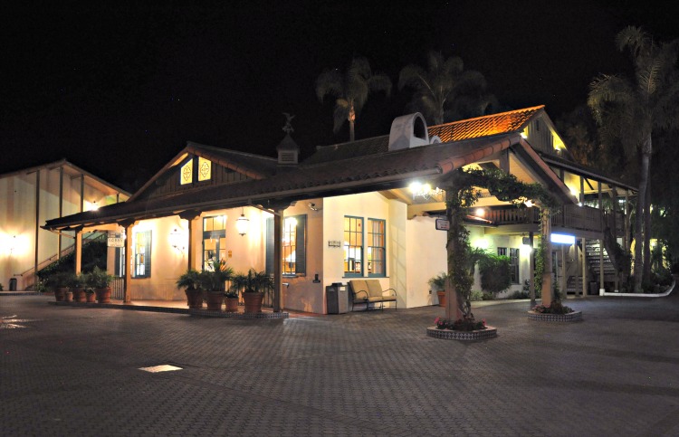 Outside view of the lobby of the Best Western Peppertree Inn at night