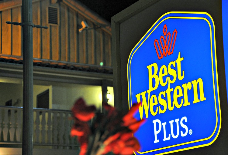 Best Western Plus Peppertree In lit hotel sign