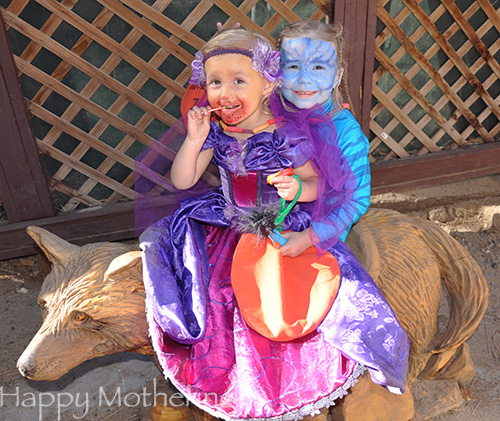 Zoe and Kaylee on Halloween