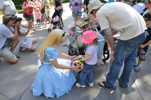 Alice Gave Zoë So Much Attention - She Spent AT LEAST 10 Minutes with Her!