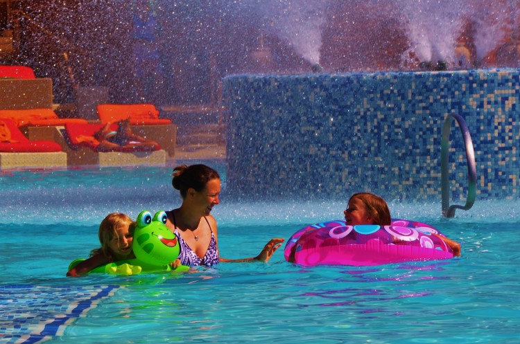 Chrystal in the pool with Zoe and Kaylee at Red Rock Casino and Resort