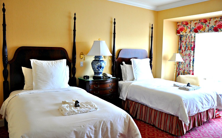 Double beds at the Four Seasons Westlake Village