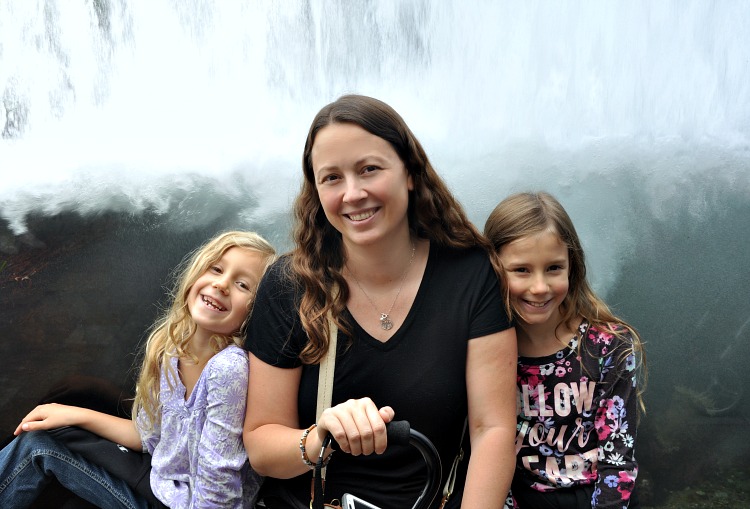 Chrystal, Zoë and Kaylee at the Monterey Bay Aquarium