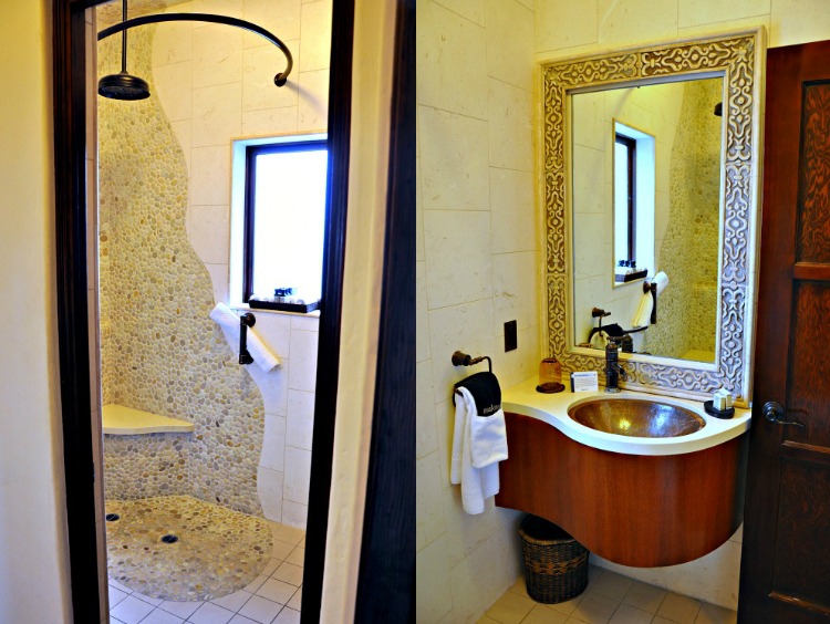 Pantai Inn bathroom