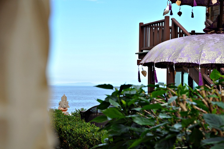 Pantai Inn Courtyard overlooking the Pacific Ocean in La Jolla, CA