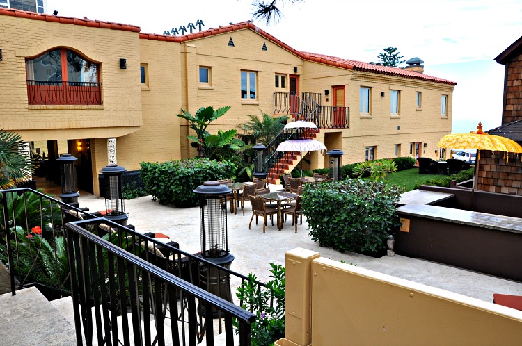 Full view of the courtyard at the Pantai Inn in La Jolla, CA