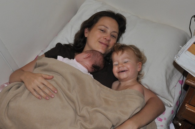 Chrystal, Zoë and Kaylee snuggling in bed when Kaylee was a newborn