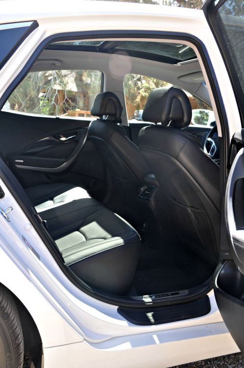 Hyundai Azera Limited back seat