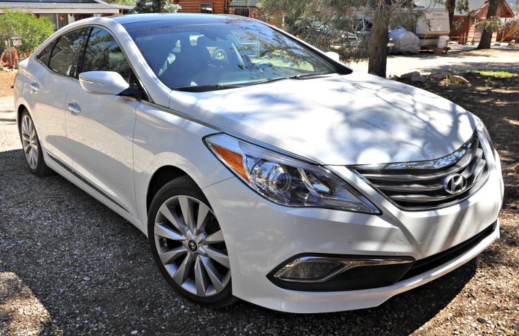 Front of a white Hyundai Azera Limited