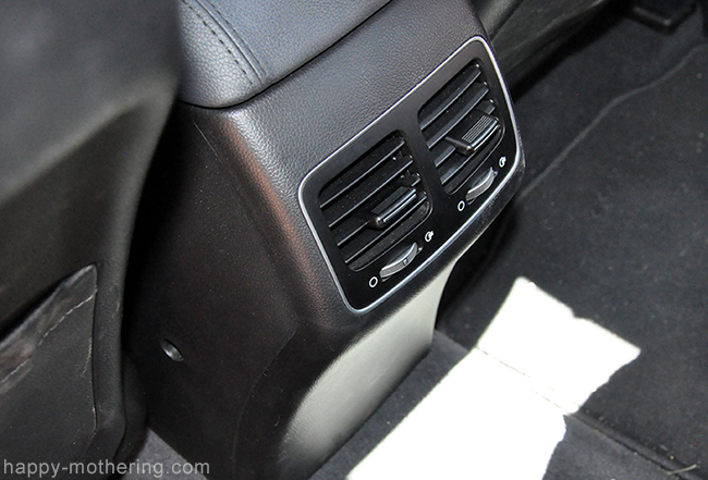 A/C vents in the back seat of the Kia Cadenza