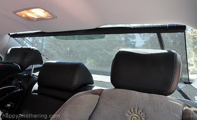Rear window shade in the Kia Cadenza