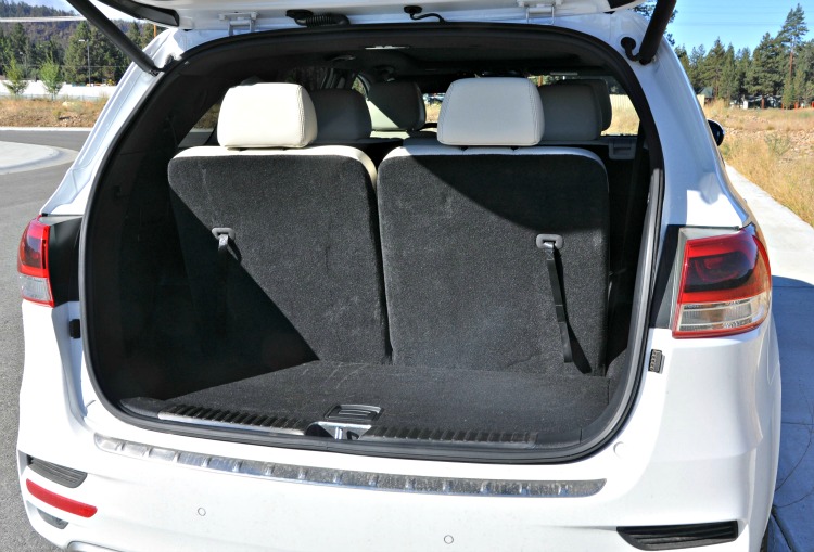 Trunk of the white Kia Sorento