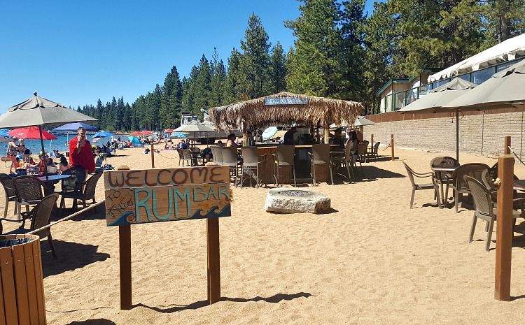 Beach restaurant bar in Tahoe South